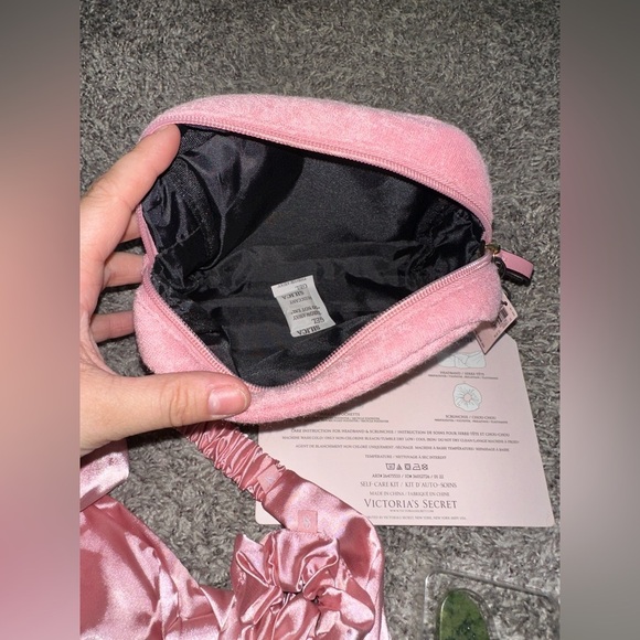 Victoria's Secret Self-Care Kit with Terry Logo Bag Jade Guasha Headband NWT 🤩 - Picture 8 of 12